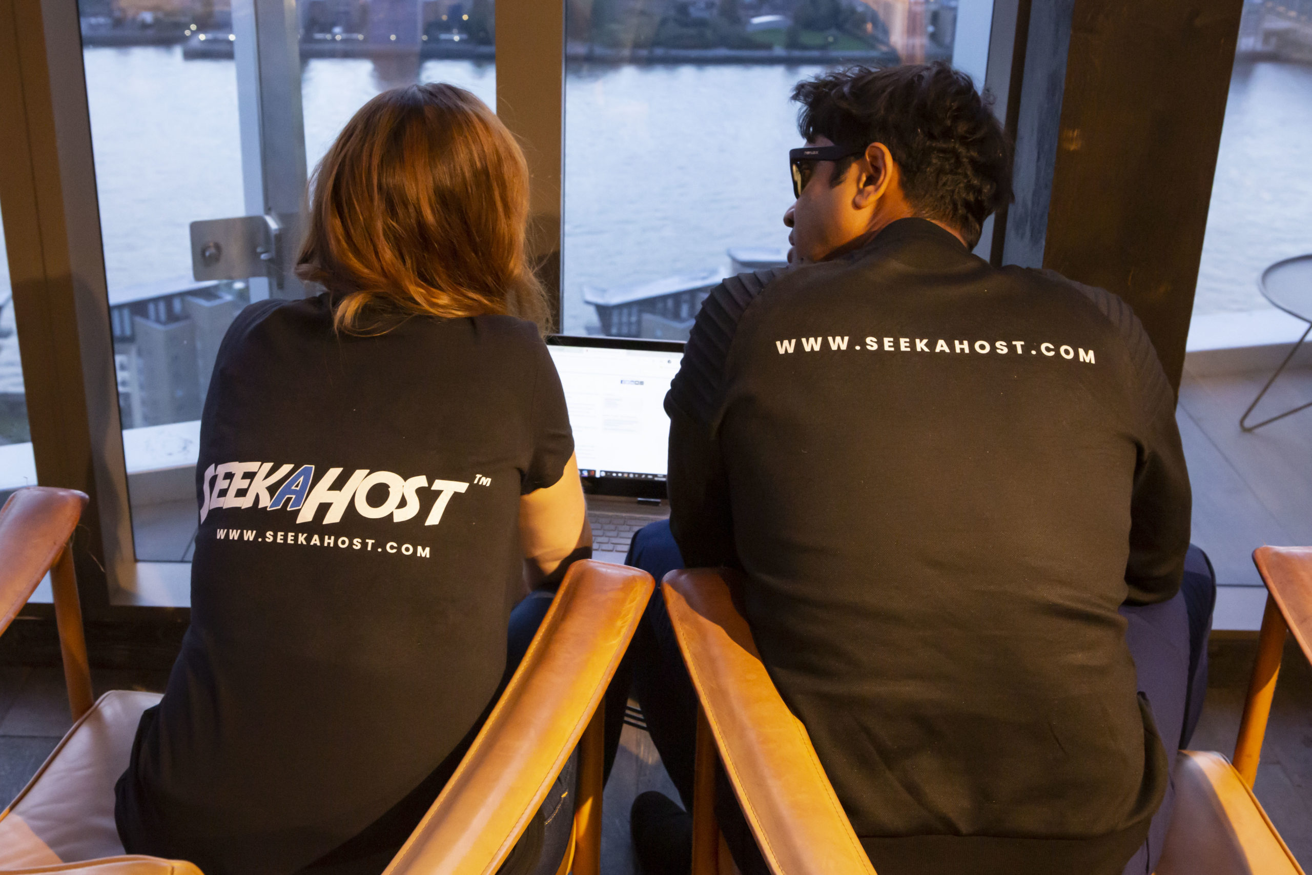 SeekaHost-helping-bloggers-and-digital-nomads-get-online-fast
