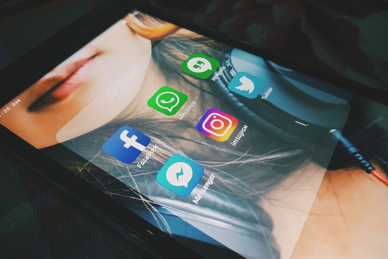 Use-messenger-trackers-for-improved-internet-safety