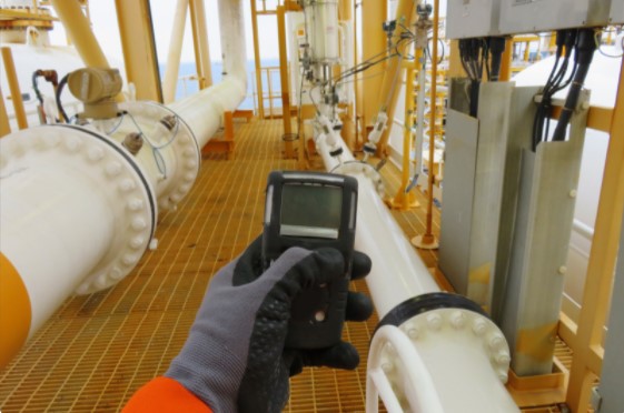 Air leak detecting examiners