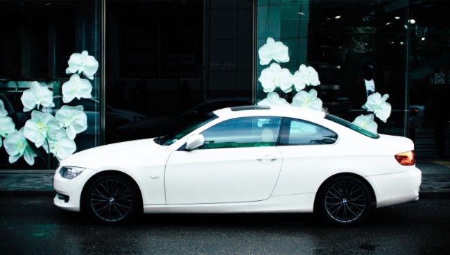 renting a luxury car for business trip Dubai